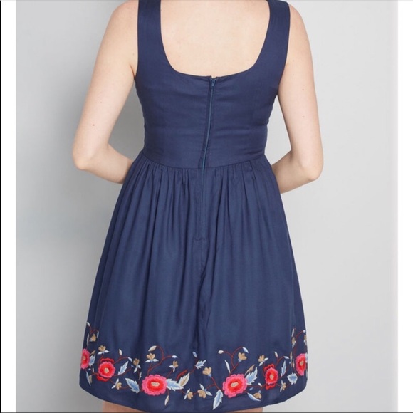 🌸 ModCloth Flower dress - Picture 2 of 8